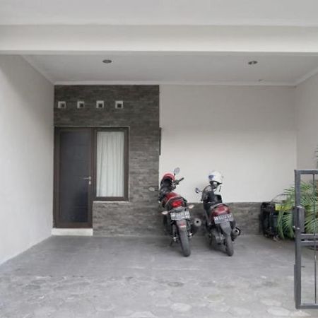 Dparagon Pamela 3 Hostel Γιογκιακάρτα Εξωτερικό φωτογραφία