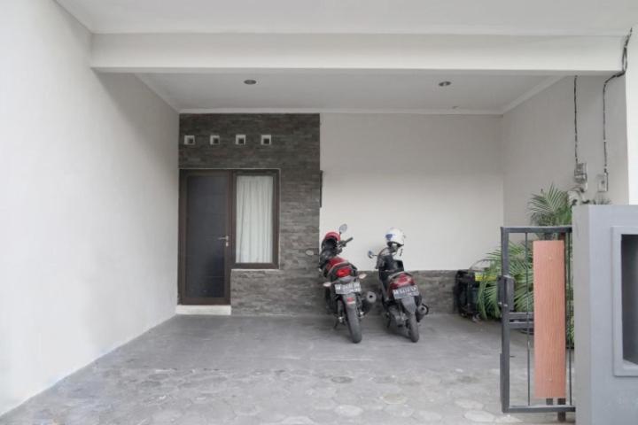 Dparagon Pamela 3 Hostel Γιογκιακάρτα Εξωτερικό φωτογραφία