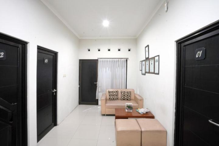 Dparagon Pamela 3 Hostel Γιογκιακάρτα Εξωτερικό φωτογραφία
